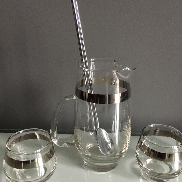 Small Glass Pitcher with 3 Glasses - Picture 3 of 3